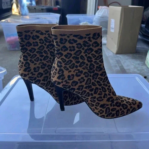 💗 Mia Cheetah Print Booties - 7M - Picture 3 of 4